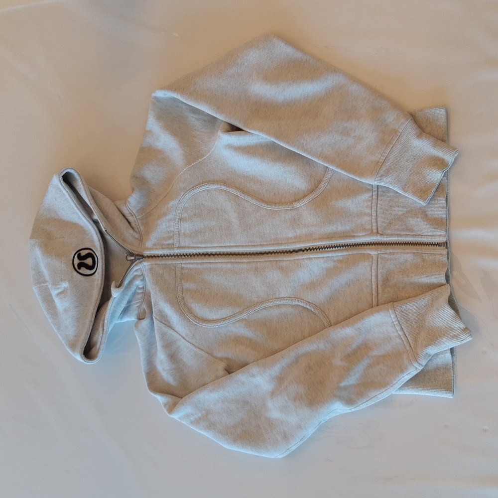 GUC Lululemon Scuba Hoodie Sz 4, Heathered Gray with Feather Print on back